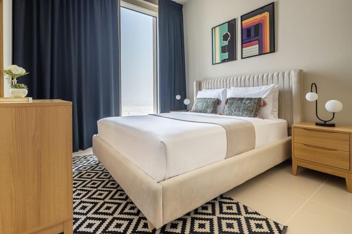 Frank Porter - Harbour Gate Apartment